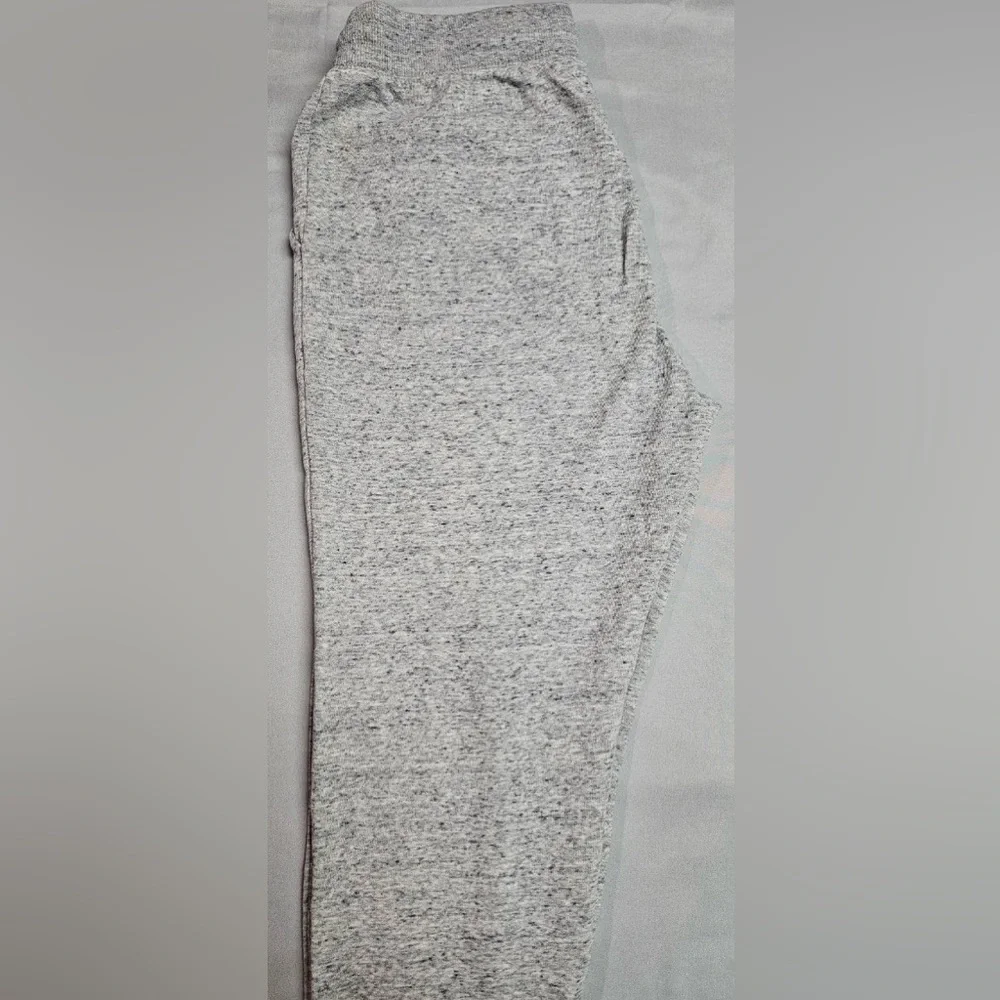 Old Navy Women's Fleece Joggers Cookie and Cream Size Medium - Picture 3 of 4